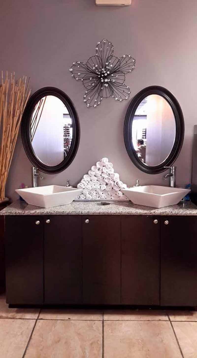 Rất Cần Thợ Nails Bột Và Chân Tay Nước In Hixson TN