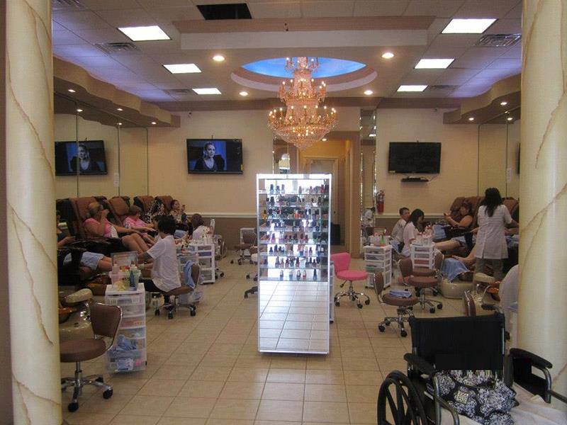 Cần Thợ Nails Làm Bột và Tay Chân Nước Bao Lương Good Tip In Texas