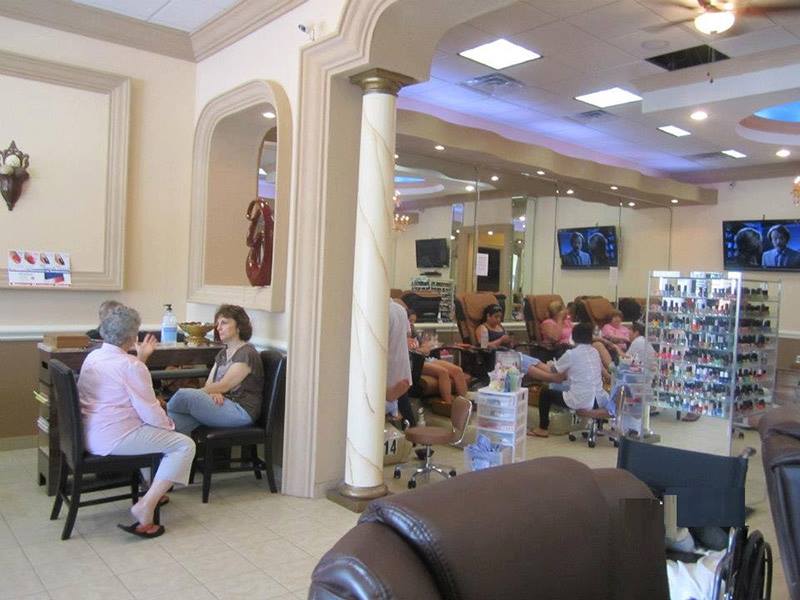 Cần Thợ Nails Làm Bột và Tay Chân Nước Bao Lương Good Tip In Texas