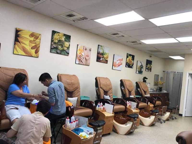 Cần Sang Gấp Tiệm Nails  Very Good Location In Houston TX
