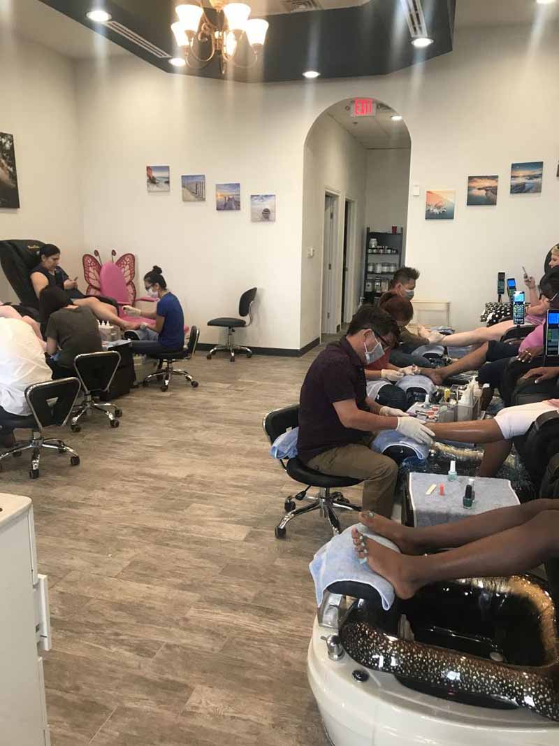 Cần Sang Gấp Tiệm Nails Good Location In Taylor TX