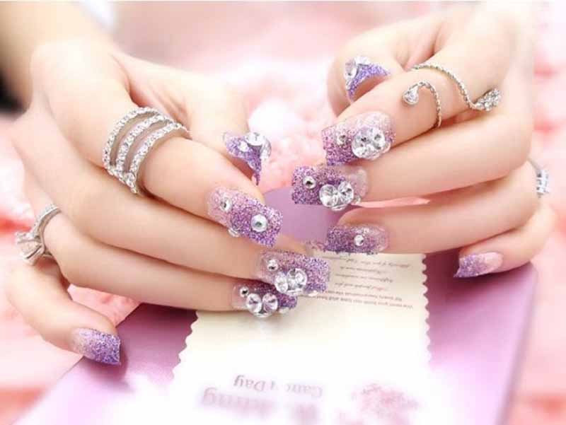 Cần Thợ Nails Làm Vùng Twin Falls ID Khách Sang Lương Cao Có Xe Đưa Rước Thợ