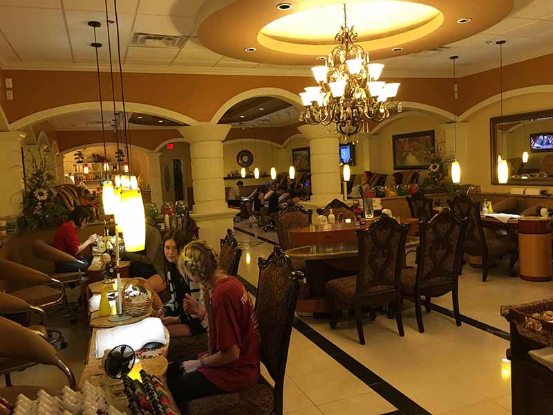 Cần Gấp Thợ Nails Bột Và Chân Tay Nước Khu Mỹ Trắng In Oklahoma