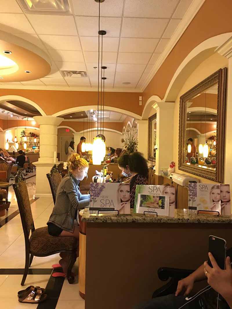 Cần Gấp Thợ Nails Bột Và Chân Tay Nước Khu Mỹ Trắng In Oklahoma