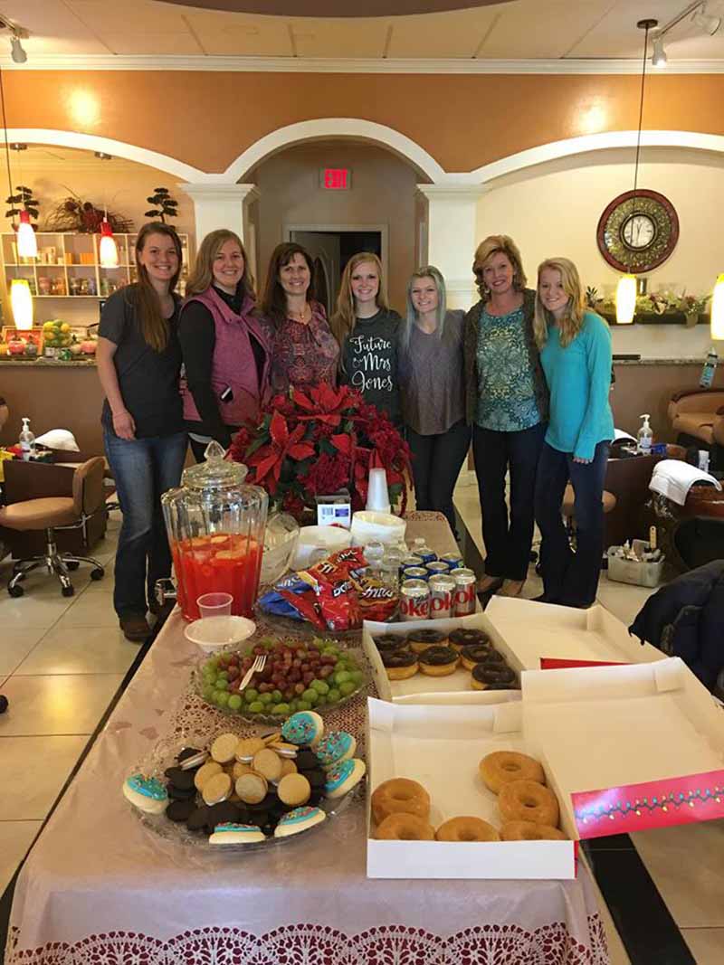 Cần Gấp Thợ Nails Bột Và Chân Tay Nước Khu Mỹ Trắng In Oklahoma