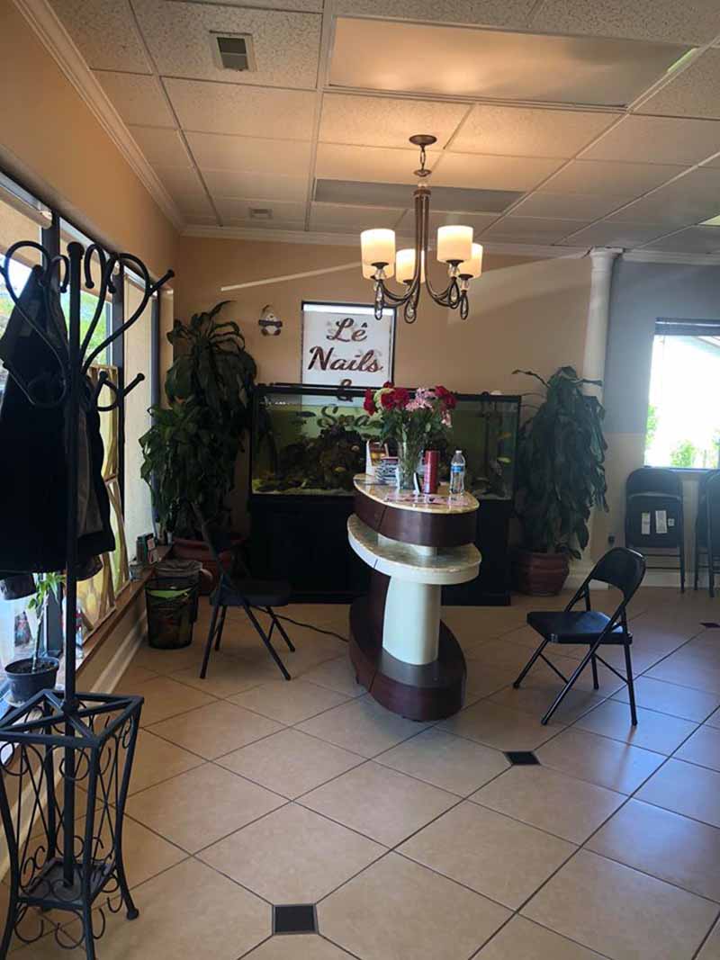 Cần Sang Tiệm Nails Rất Rất Đông Khách Nhanh Lấy Lại Vốn In Oshkosh WI