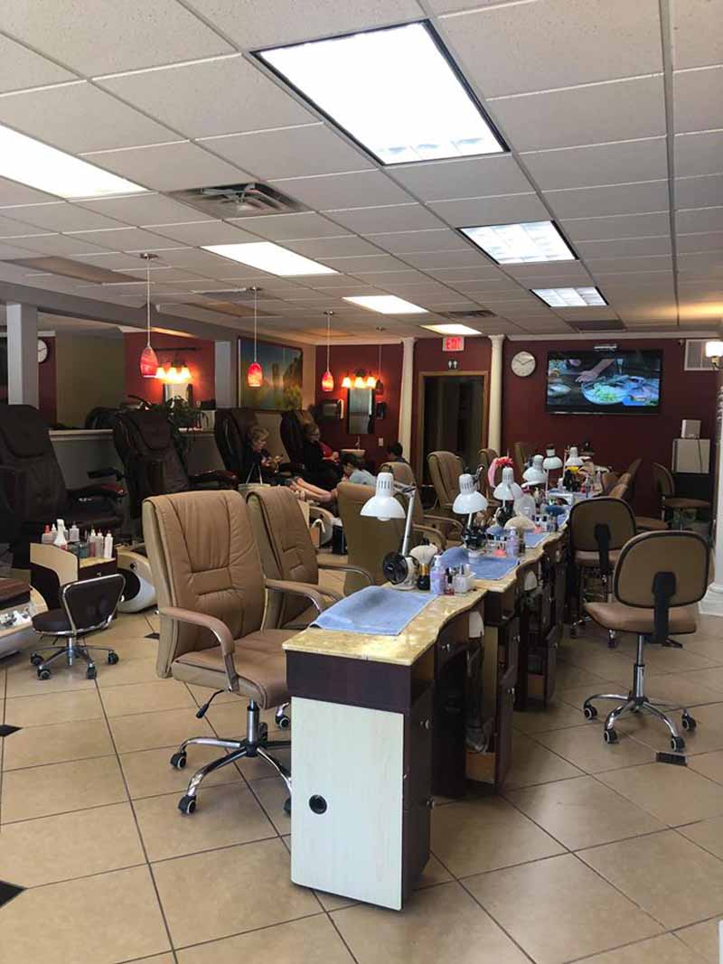 Cần Sang Tiệm Nails Rất Rất Đông Khách Nhanh Lấy Lại Vốn In Oshkosh WI