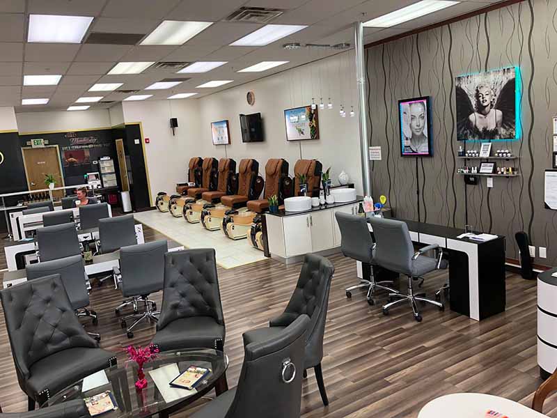 CầnThợ Nails full Time Or Part Time In Bloomington IN