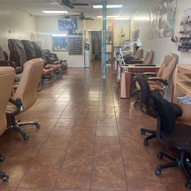 Sang Tiệm Nail Gấp In Houston TX