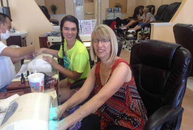 Cần Thợ Nails Làm Đủ Thứ Bao Lương $1000 Trở Lên Có Chỗ Cho Thợ Ở Xa In TN