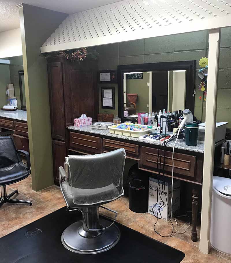 Cần Sang Gấp Tiệm Nail Rộng Incone Ổn Định Khu Đông Khách Giá Cao Không Cạnh Tranh In Bastrop LA