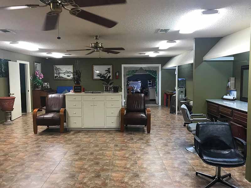 Cần Sang Gấp Tiệm Nail Rộng Incone Ổn Định Khu Đông Khách Giá Cao Không Cạnh Tranh In Bastrop LA