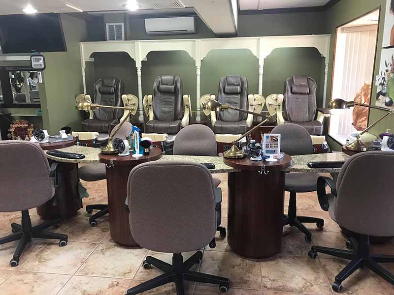 Cần Sang Gấp Tiệm Nail Rộng Incone Ổn Định Khu Đông Khách Giá Cao Không Cạnh Tranh In Bastrop LA