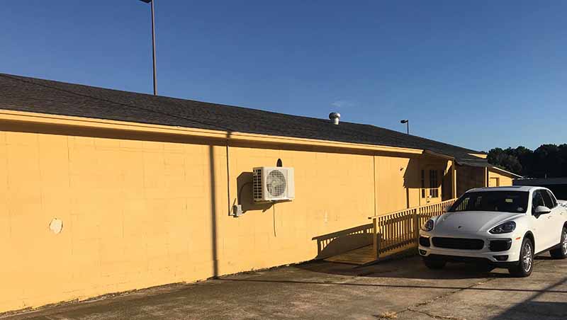 Cần Sang Gấp Tiệm Nail Rộng Incone Ổn Định Khu Đông Khách Giá Cao Không Cạnh Tranh In Bastrop LA