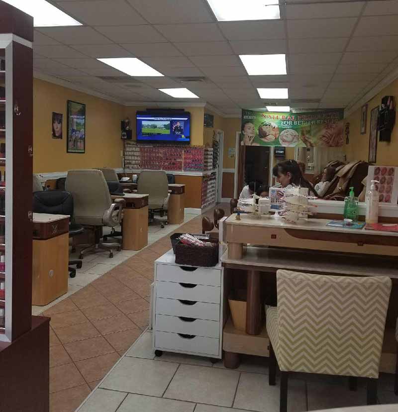 Cần Thợ Nails Làm Chân Tay Nước Everything Càng Tốt Khách Sang Tip Rất Cao In Cockeysville MD