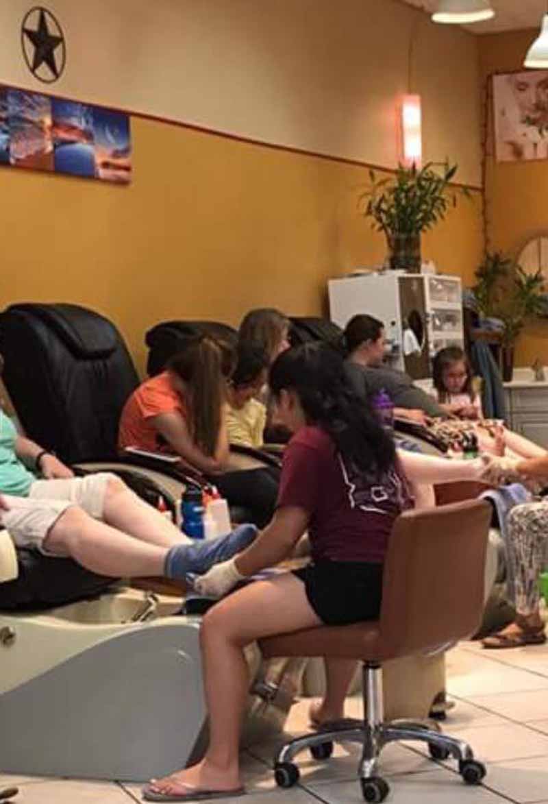 Cần Bán Tiệm Nail Good Location Tiệm Rộng Khách Sang Trọng In Killeen Texas