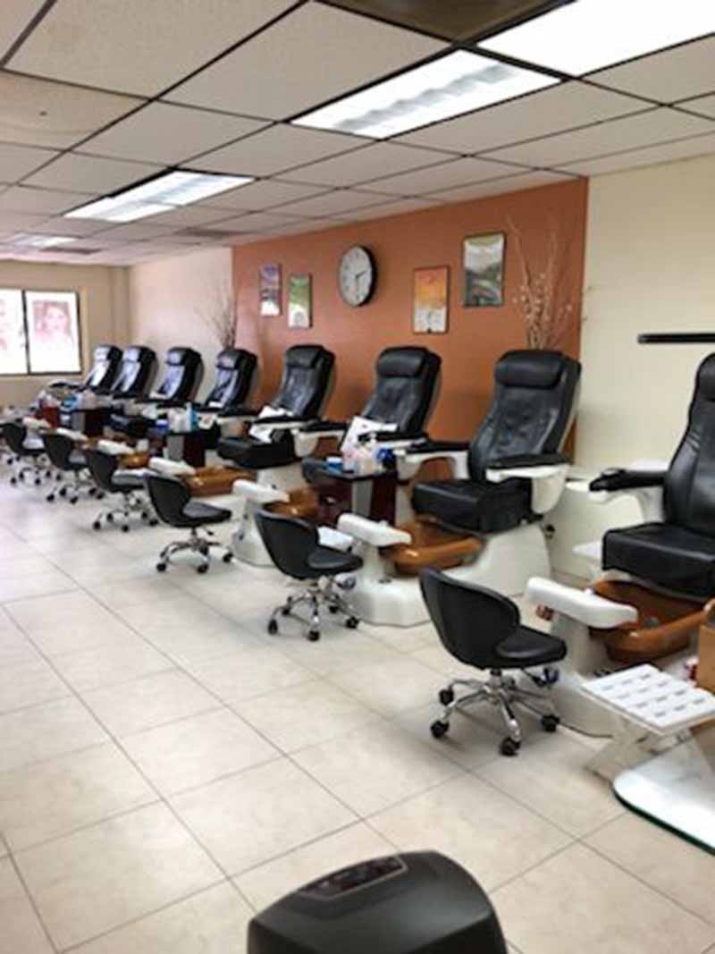 Cần Sang Gấp Tiệm Nails In Spring Hill FL Tiệm Mới Remodel Good Income Good Location
