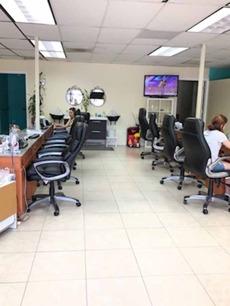 Cần Sang Gấp Tiệm Nails In Spring Hill FL Tiệm Mới Remodel Good Income Good Location