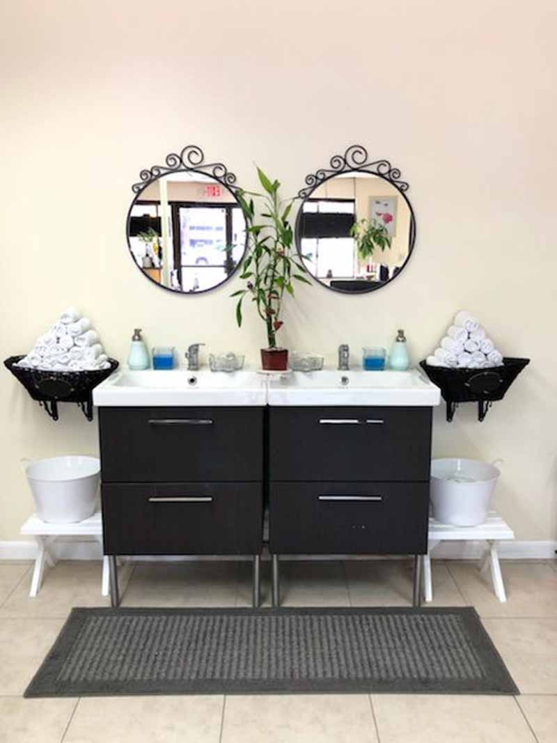 Cần Sang Gấp Tiệm Nails In Spring Hill FL Tiệm Mới Remodel Good Income Good Location