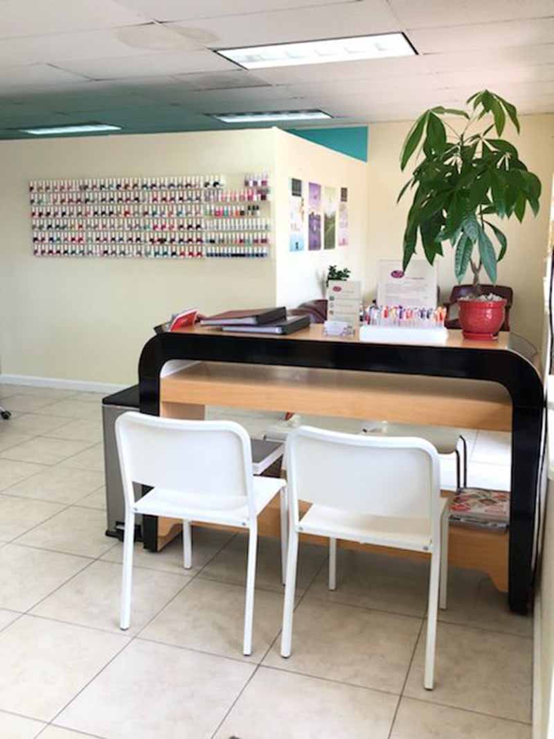 Cần Sang Gấp Tiệm Nails In Spring Hill FL Tiệm Mới Remodel Good Income Good Location
