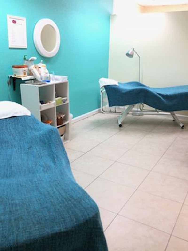 Cần Sang Gấp Tiệm Nails In Spring Hill FL Tiệm Mới Remodel Good Income Good Location