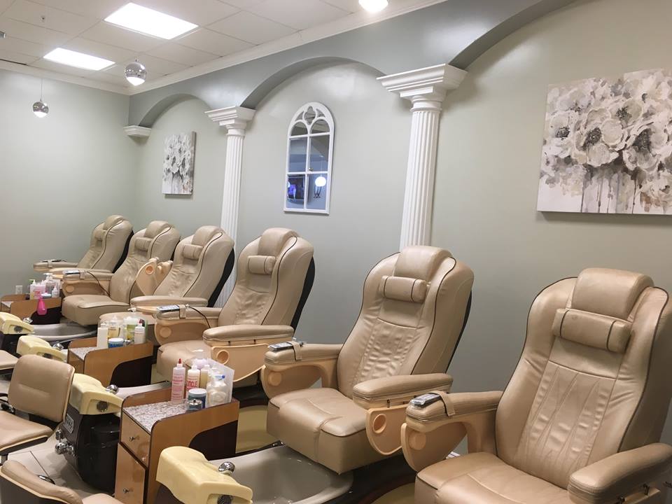 Cần Thợ Nails In Fort Myers, Florida