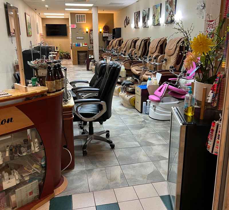 Cần Bán Gấp Tiệm Nail Rent Rất Rẻ Good Income Ở Tiểu Bang Winconsin