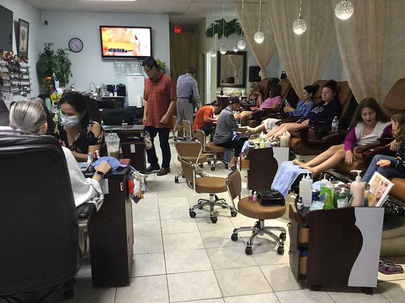 Cần Thợ Nail And Bán Tiệm Nail In FL