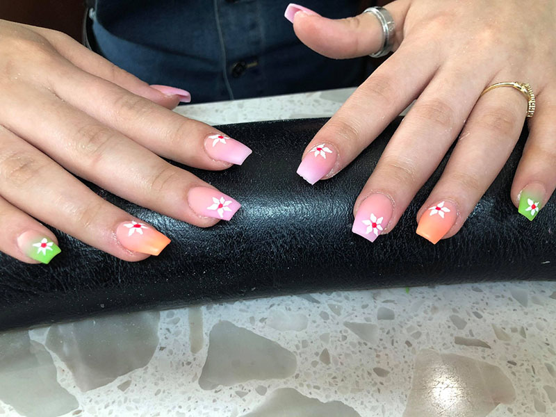 Cần Thợ Nail Làm Vùng Orlando FL