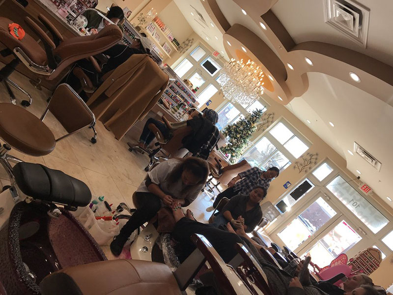 Cần Thợ Nail Gấp In Charlotte NC