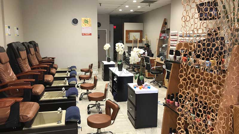 Cần Thợ Nail Gấp In Palm Springs FL