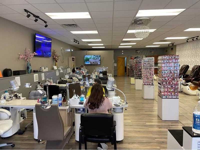 Cần Gấp Thợ Nail Cho Tiệm Đông Khách In Bloomington IN