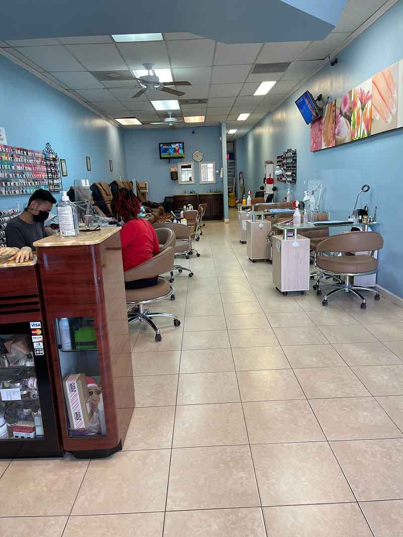Cần Bán Gấp Tiệm Nail In Riviera Beach FL