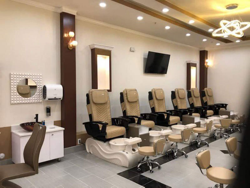 Cần Sang Tiệm Nail Đông Khách In NC