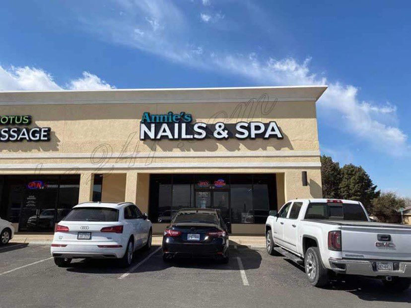 Cần Thợ Và Bán Tiệm Nail Đông Khách In Midland TX