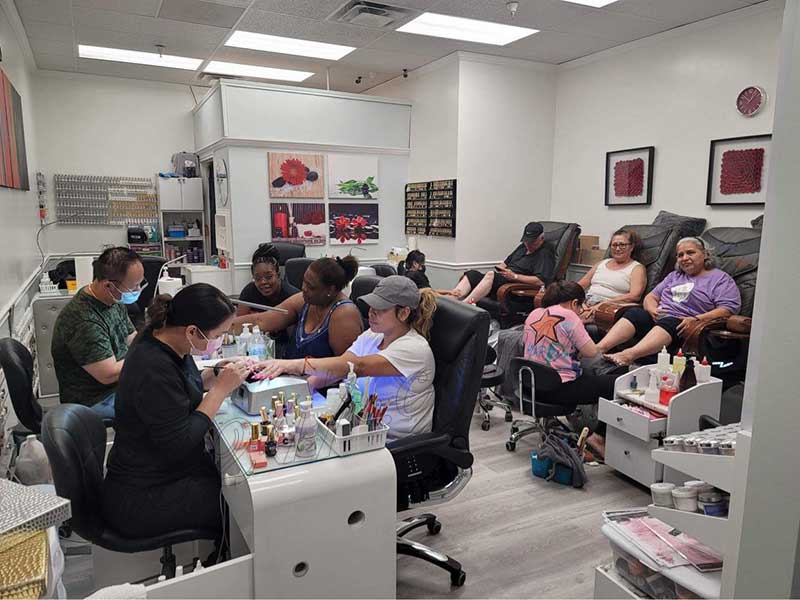 Sang Gấp Tiệm Nail Đông Khách In Bay City TX