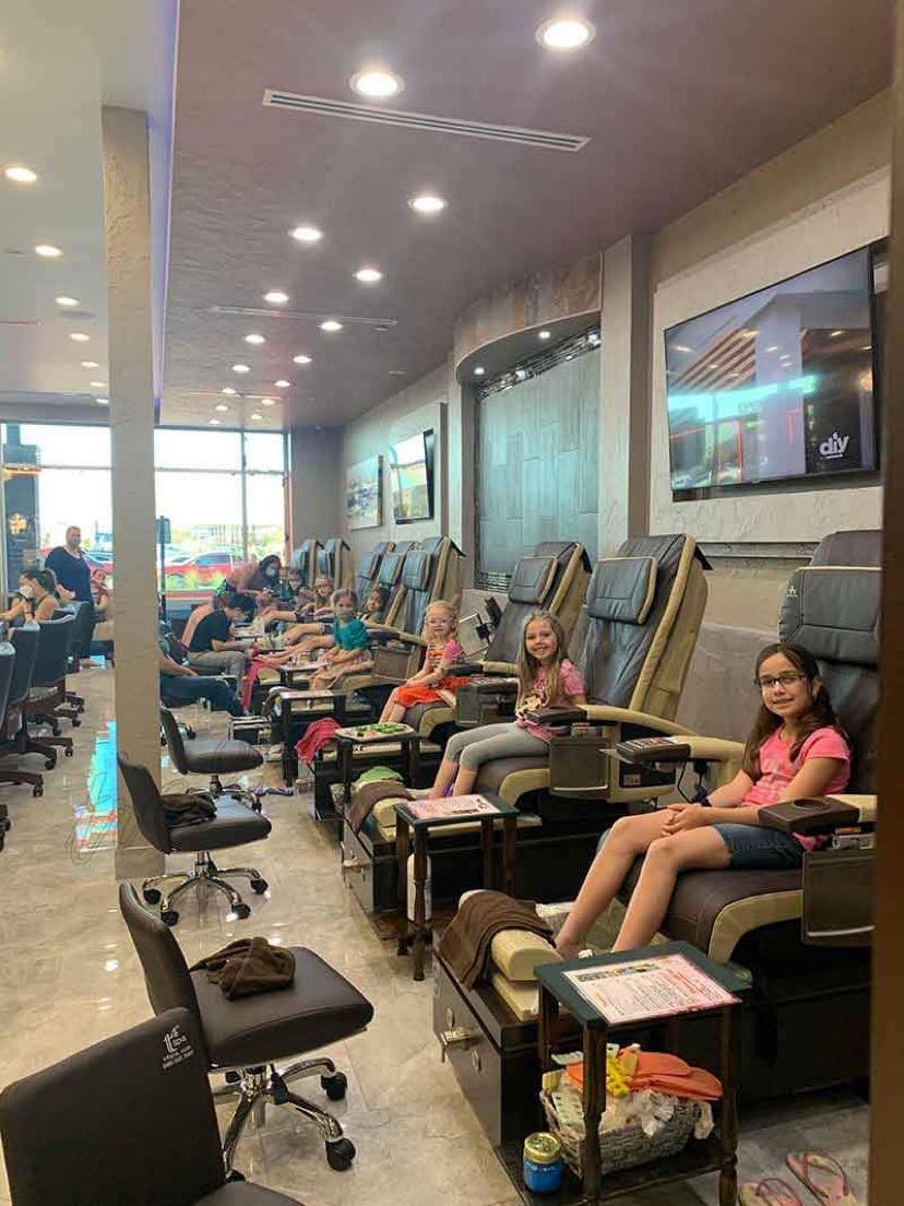 Cần Gấp Thợ Nail Lương Cao In Gillbert Arizona