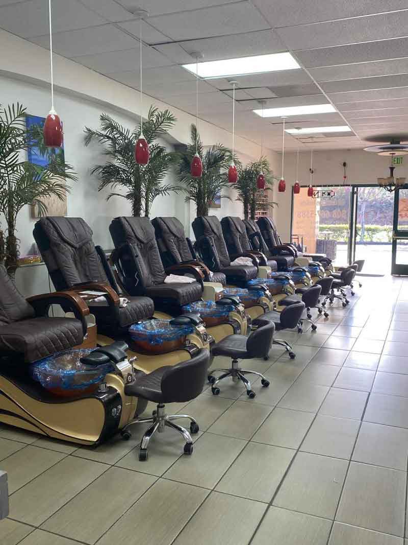 Cần Sang Gấp Tiệm Nail Đã Có Lượng Khách Ổn Định In Lahaina Hawaii