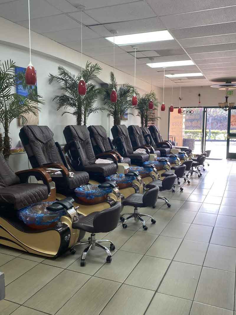 Cần Sang Gấp Tiệm Nail Đã Có Lượng Khách Ổn Định In Lahaina Hawaii