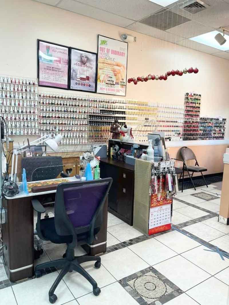 Cần Sang Tiệm Nail Đông Khách Nằm Trong Plaza Lớn Willow Street Pike .