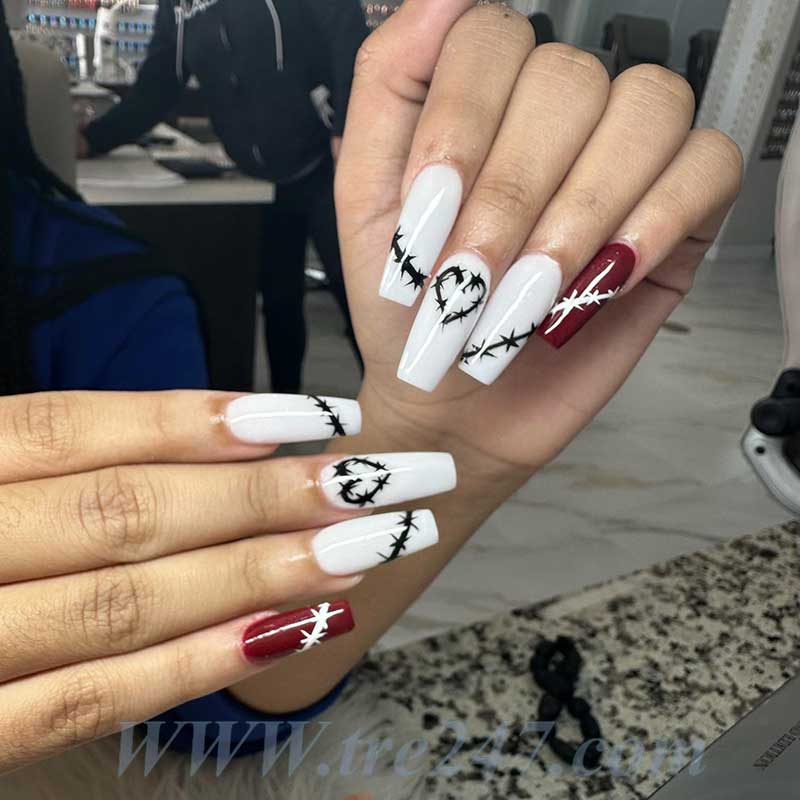Cần Thợ Nails In Pearland Texas.