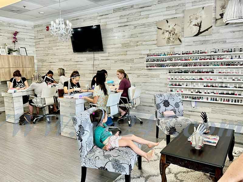 Bán Tiệm Nail Salon Tại Naples FL. 34104