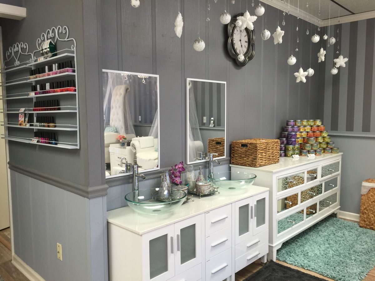 Cần Thợ Nails Gấp Ở Dyersburg, TN