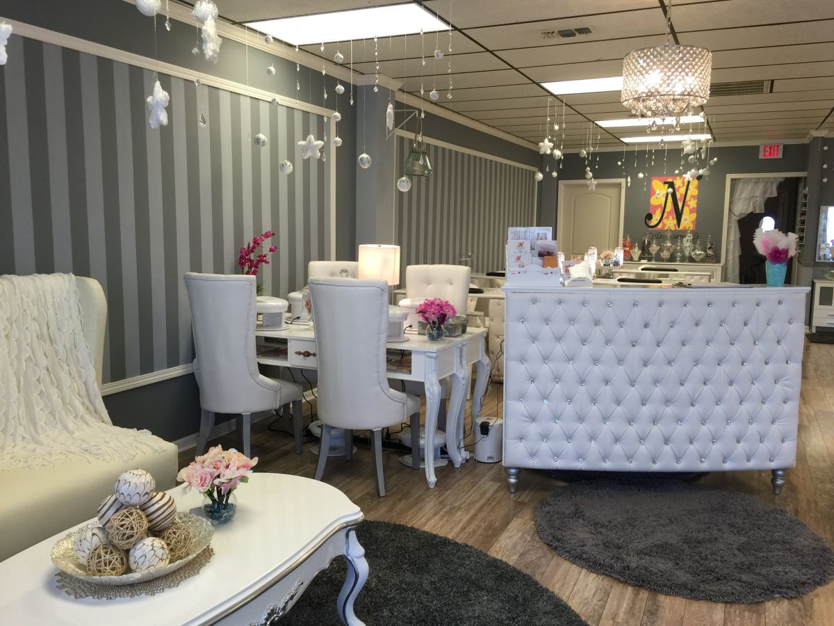 Cần Thợ Nails Gấp Ở Dyersburg, TN