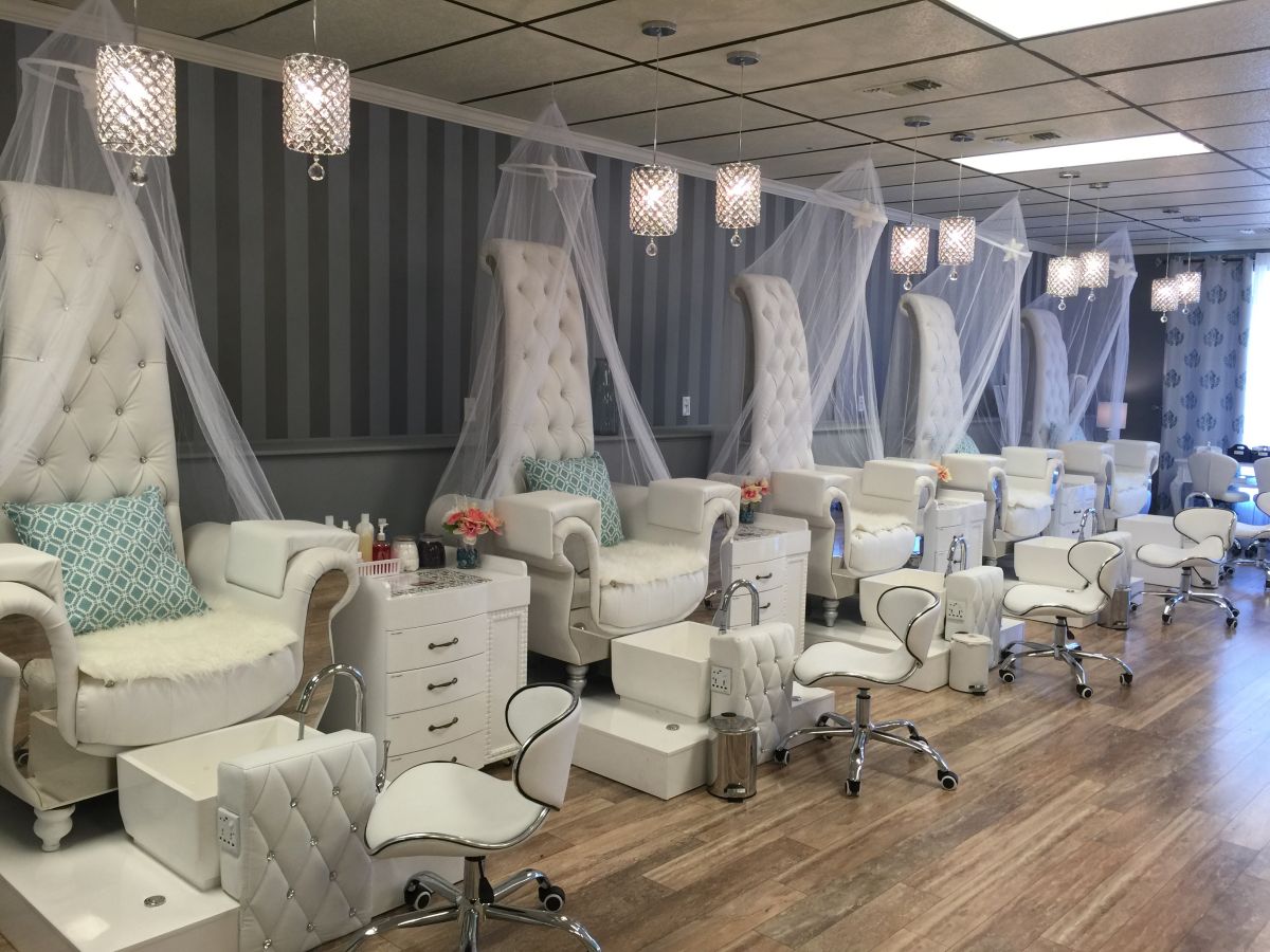 Cần Thợ Nails Gấp Ở Dyersburg, TN