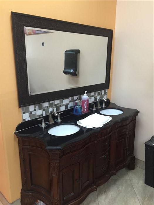 Cần Gấp Thợ Nails Có Kinh Nghiệm Làm Everything Bao lương $800/Tuần