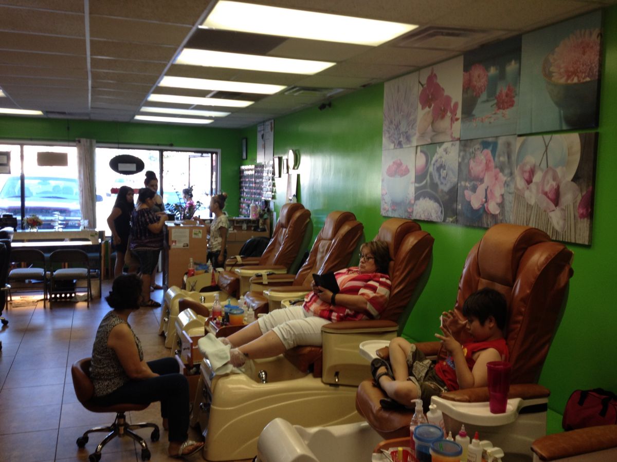 Cần Thợ Nails In East Wenatchee, WA