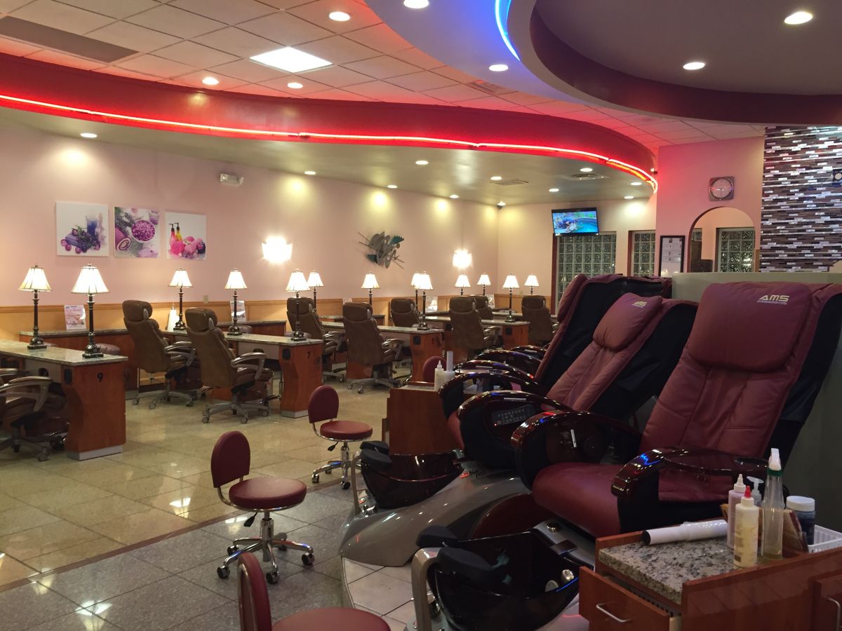 Tiêm Nail Artisans Tan And Spa Cần Thợ