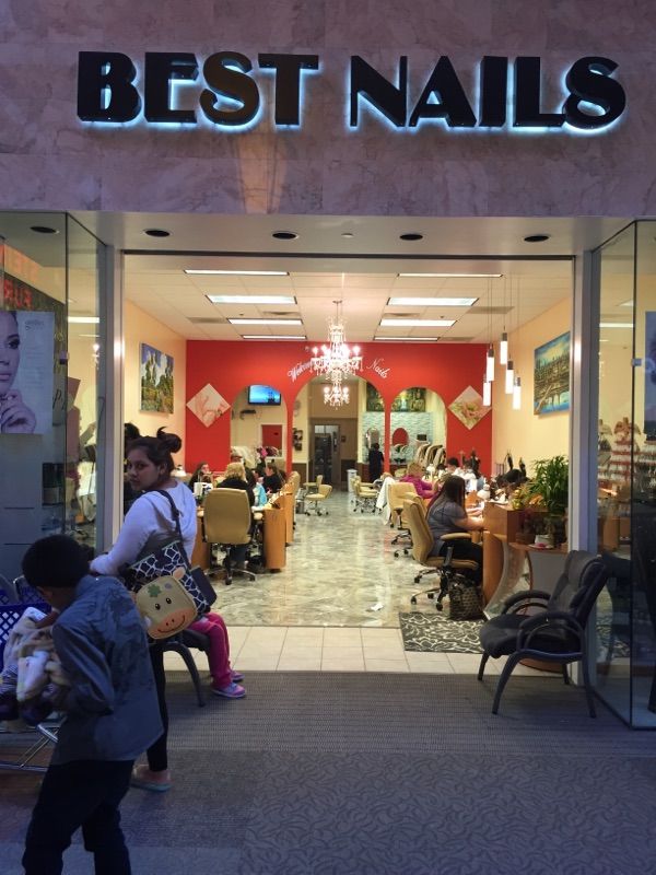 Cần Thợ Nails Gấp In Madison, WI