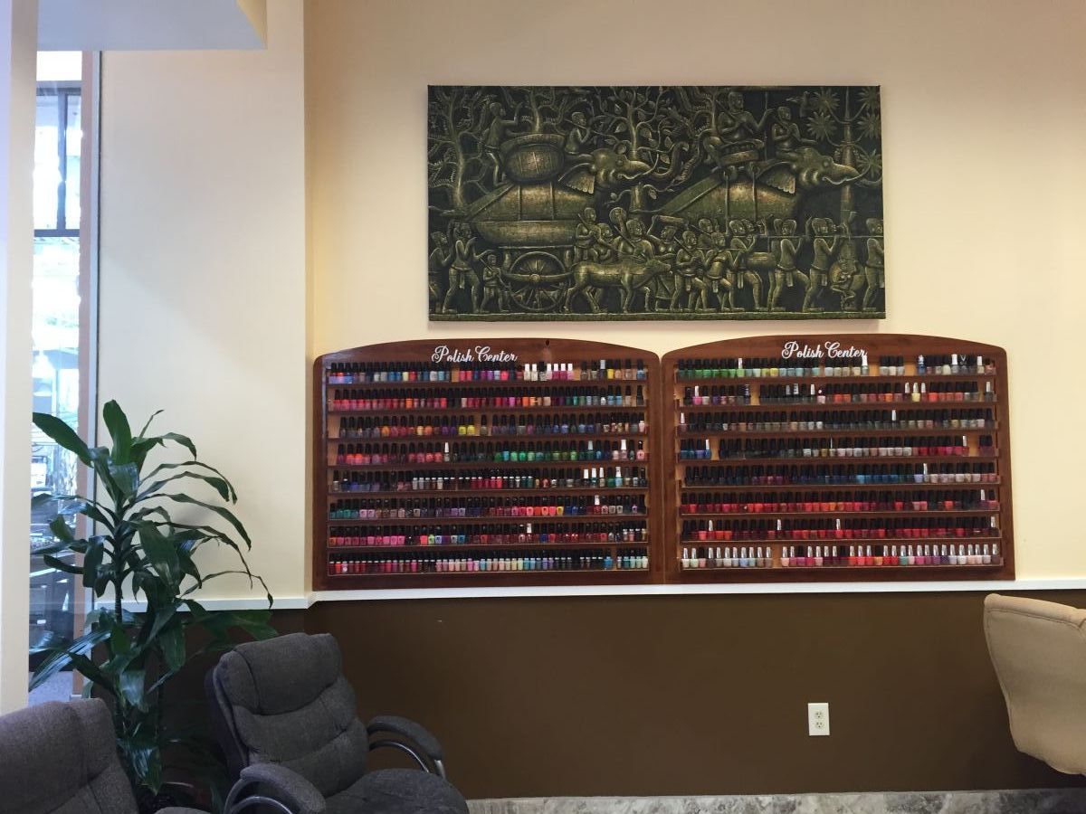 Cần Thợ Nails Gấp In Madison, WI